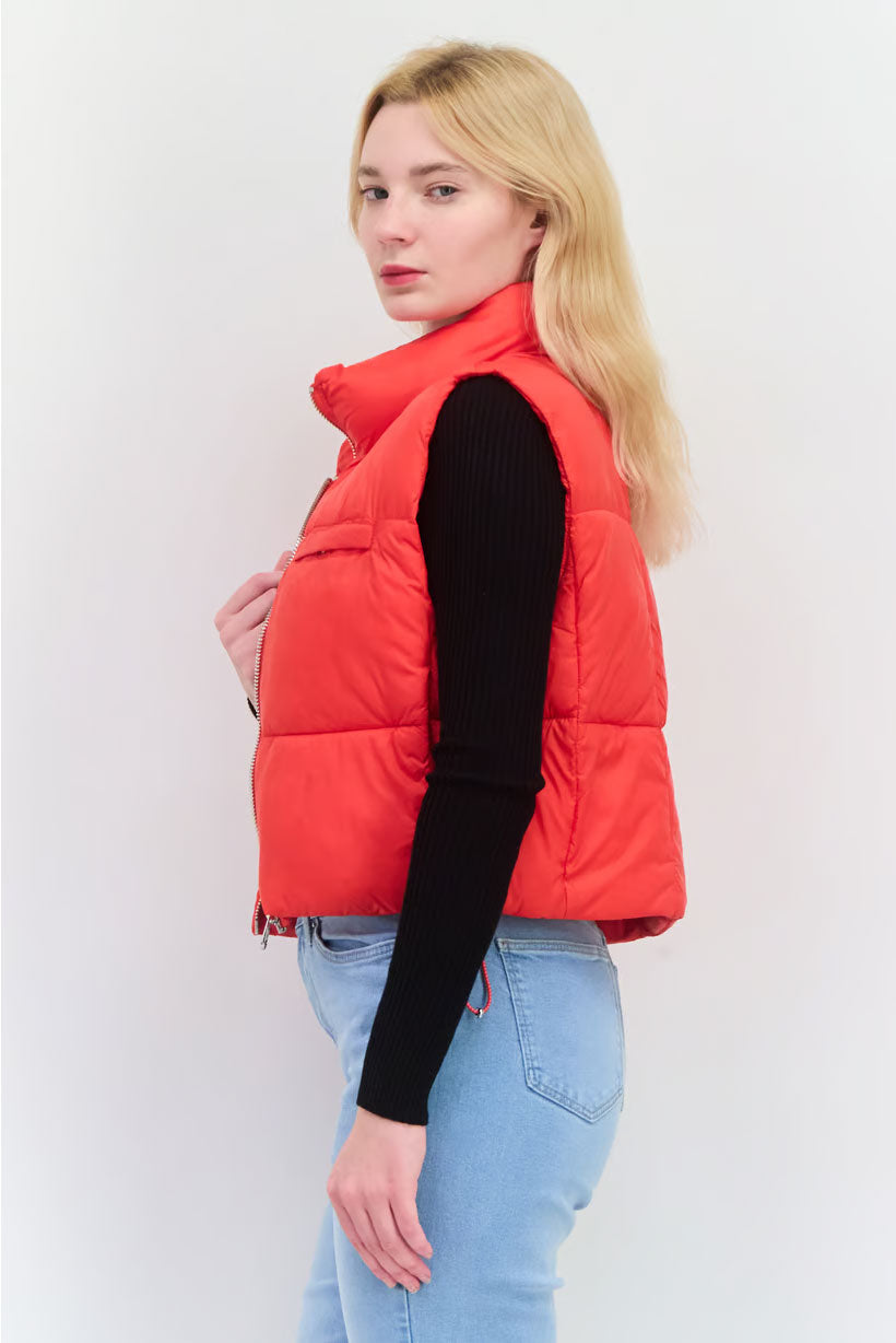 Pull & Bear Quilted Vest – Bold Warmth in Crimson Red