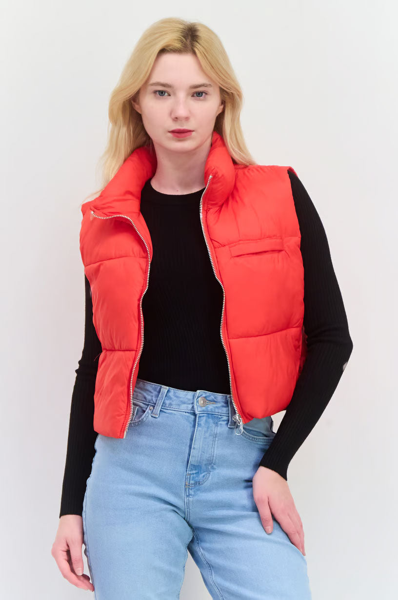 Pull & Bear Quilted Vest – Bold Warmth in Crimson Red