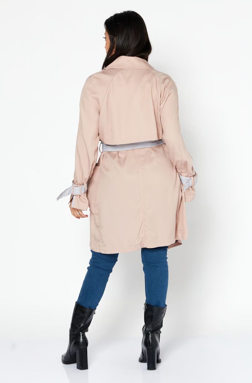 Vero Moda Belted Coat – Minimalism Meets Warmth